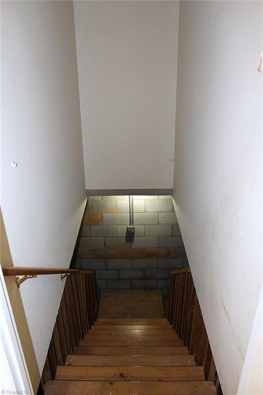 152 Quail Ridge Drive Lexington, NC 27292 - Photo 14 of 25 Stairway to basement
