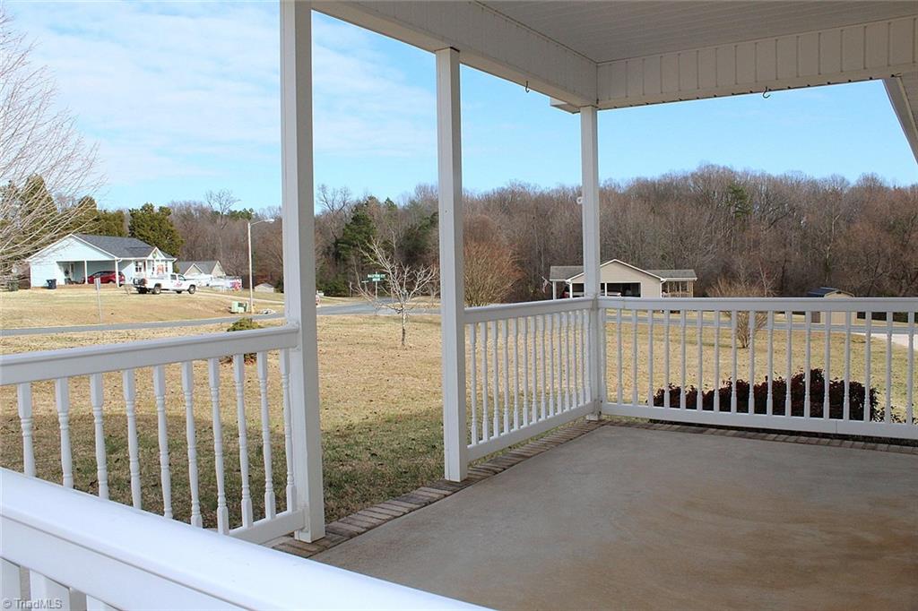 152 Quail Ridge Drive Lexington, NC 27292 - Photo 3 of 25 Front Porch