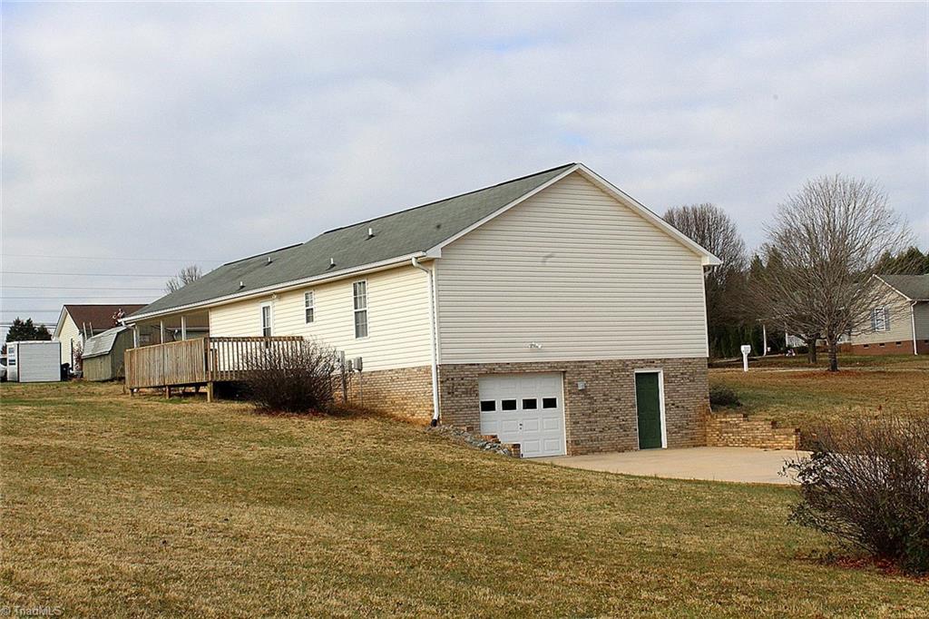 152 Quail Ridge Drive Lexington, NC 27292 - Photo 22 of 25 Side View