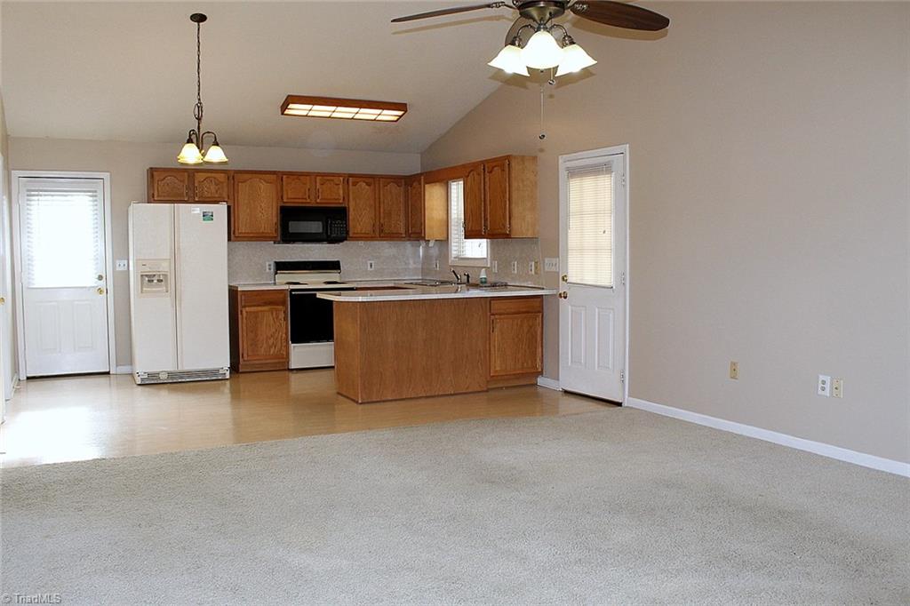 152 Quail Ridge Drive Lexington, NC 27292 - Photo 5 of 25 Living Room - Kitchen