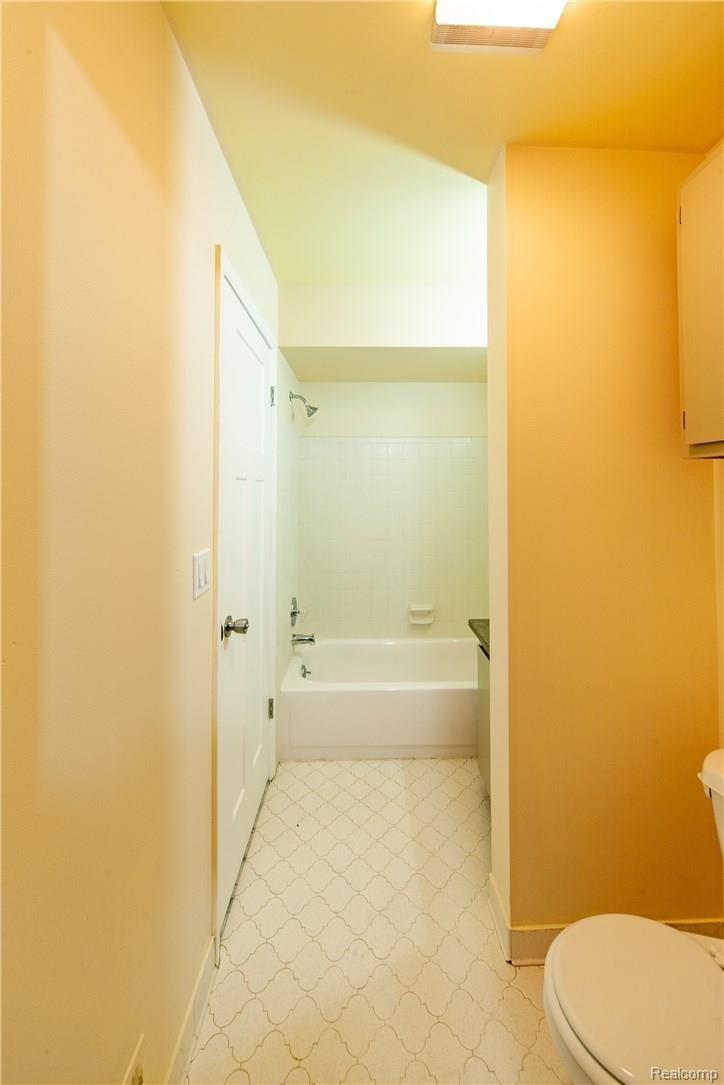 837 Oak Brook Ridge Drive Rochester, MI 48307 - Photo 14 of 15 13.jpg