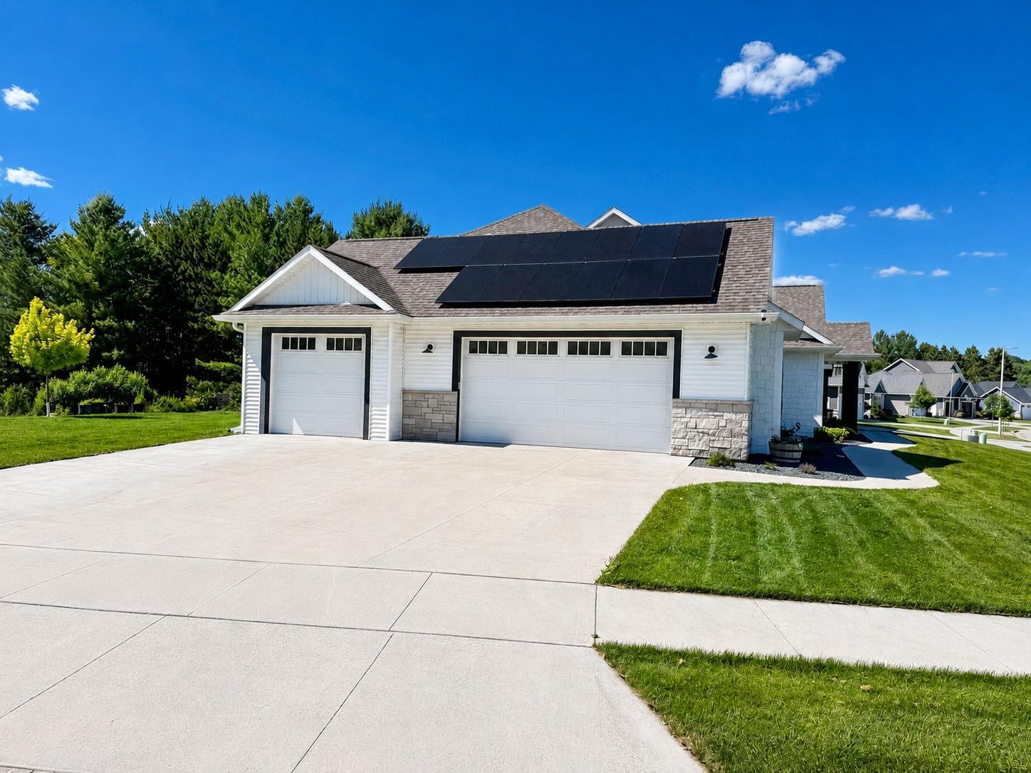 2009 Oscar Drive Northeast Rochester, MN 55906 - Photo 2 of 15