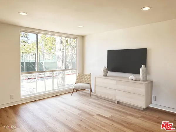 $5,850 | 301 South Rexford Drive, Unit 1, Beverly Hills, CA 90212