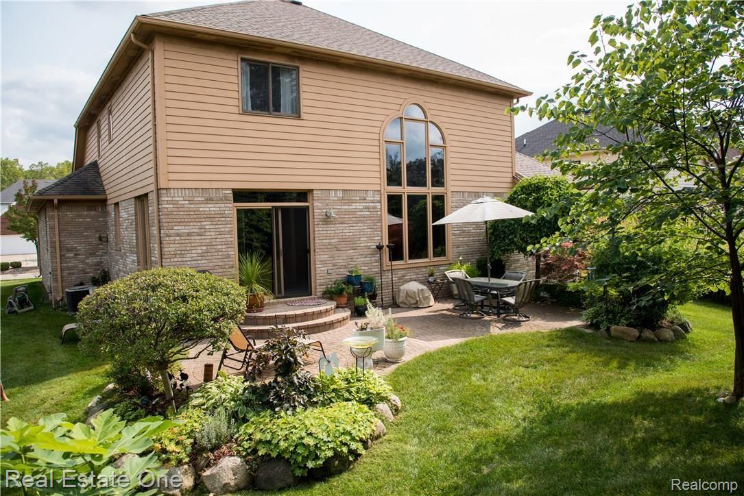 2008 Somerville Road Rochester, MI 48307 - Photo 2 of 24 Mature Landscaping