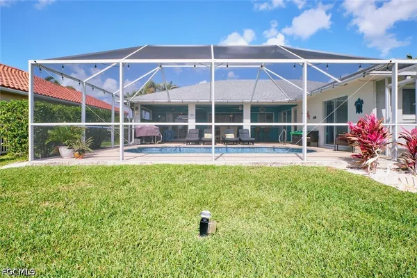 $2,950 | 2201 Southeast 5th Avenue, Cape Coral, FL 33990