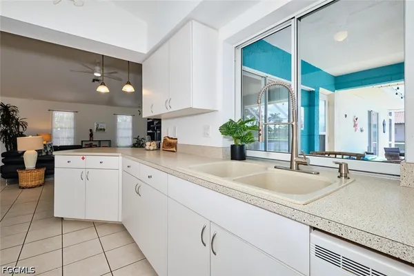 $2,950 | 2201 Southeast 5th Avenue, Cape Coral, FL 33990