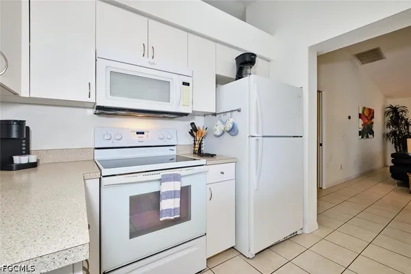 $2,950 | 2201 Southeast 5th Avenue, Cape Coral, FL 33990