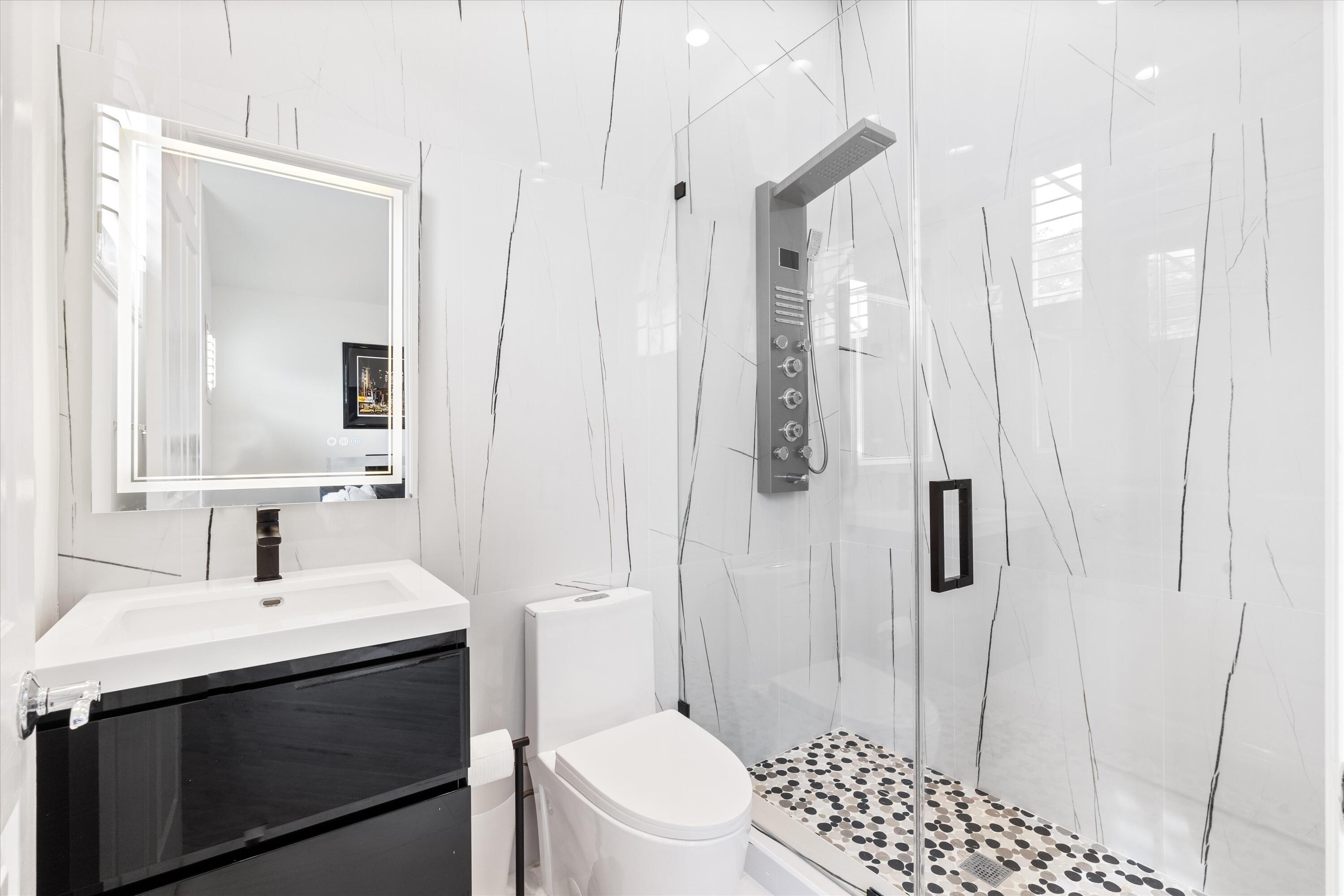6189 Island Walk, Unit C Boca Raton, FL 33496 - Photo 17 of 27 2nd Bathroom