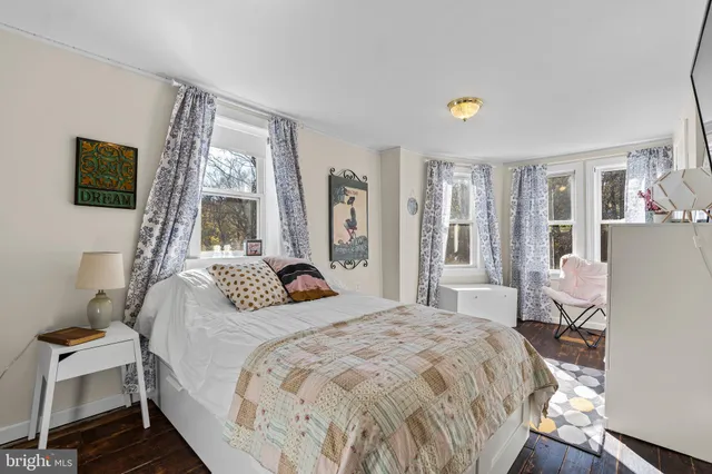 an aerial view of house with yard and mountain view in back