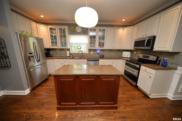 $469,000 | 15821 North Tolle Lane, Mount Vernon, IL 62864