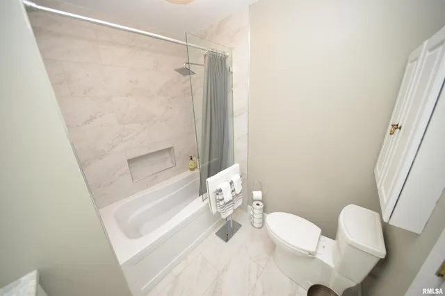 $469,000 | 15821 North Tolle Lane, Mount Vernon, IL 62864