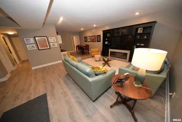 $469,000 | 15821 North Tolle Lane, Mount Vernon, IL 62864