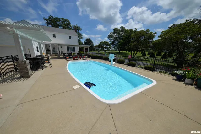 $469,000 | 15821 North Tolle Lane, Mount Vernon, IL 62864