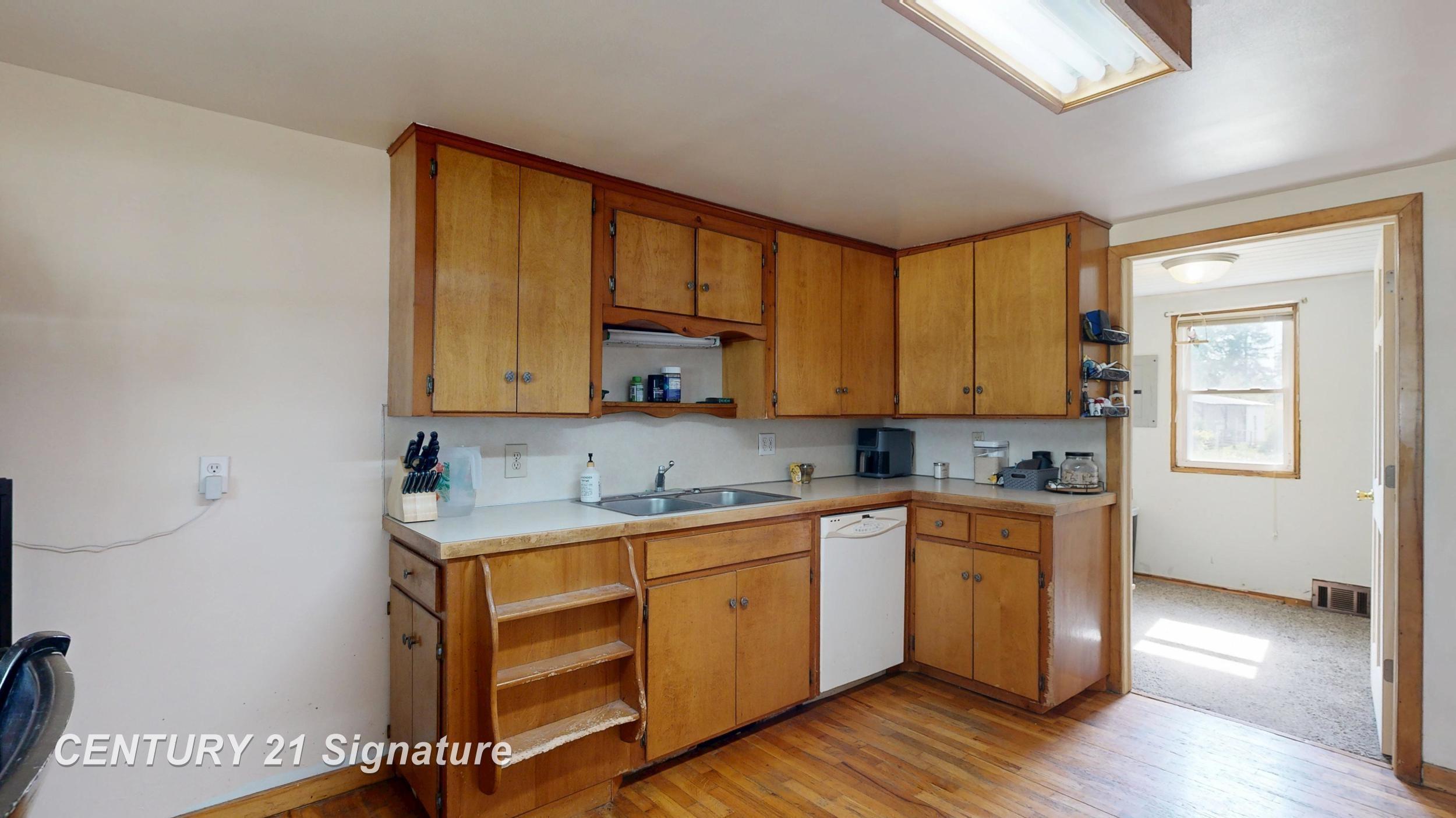5940 E Road Saginaw, MI 48601 - Photo 16 of 28 50210424-df095aff-e28c-43bd-88b5-346aba151cfb.JPG
