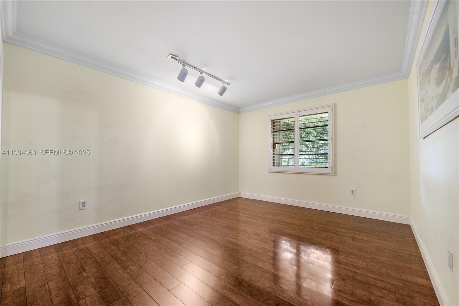 7524 Southwest 78th Terrace Miami, FL 33143 - Photo 10 of 28 1st bedroom downstairs