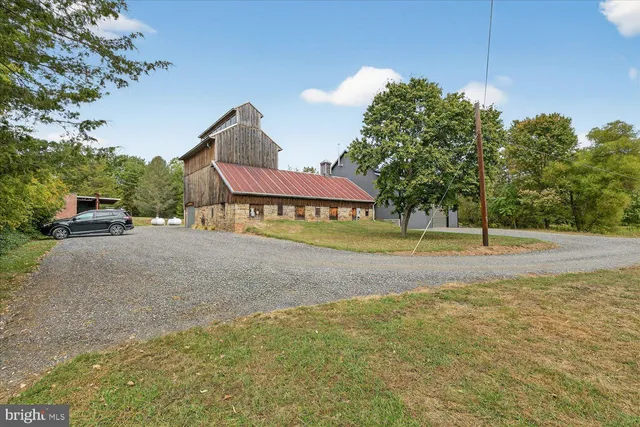 $1,195,000 | 464 Locust Lane, Littlestown, PA 17340