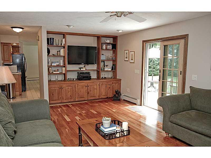 27 Hemlock Road Brunswick, ME 04011 - Photo 22 of 35 Den/Family/Great Room. ....tiled...