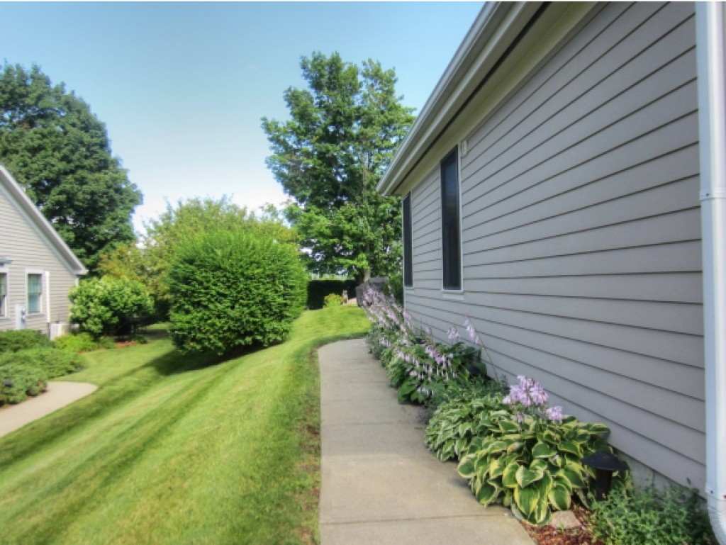 560 Golf Course Road, Unit 560 South Burlington, VT 05403 - Photo 2 of 33