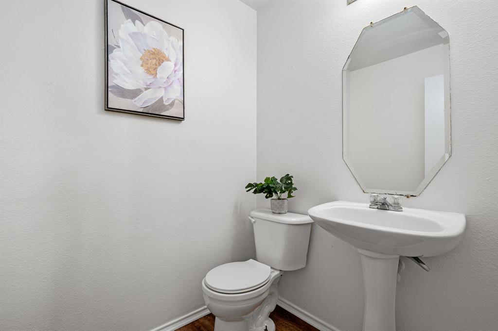4816 Star Ridge Drive Fort Worth, TX 76133 - Photo 20 of 23 a bathroom with a sink mirror and toilet