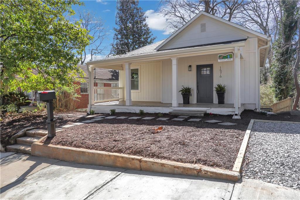 1576 Elixir Avenue Southwest Atlanta, GA 30314 - Photo 2 of 20