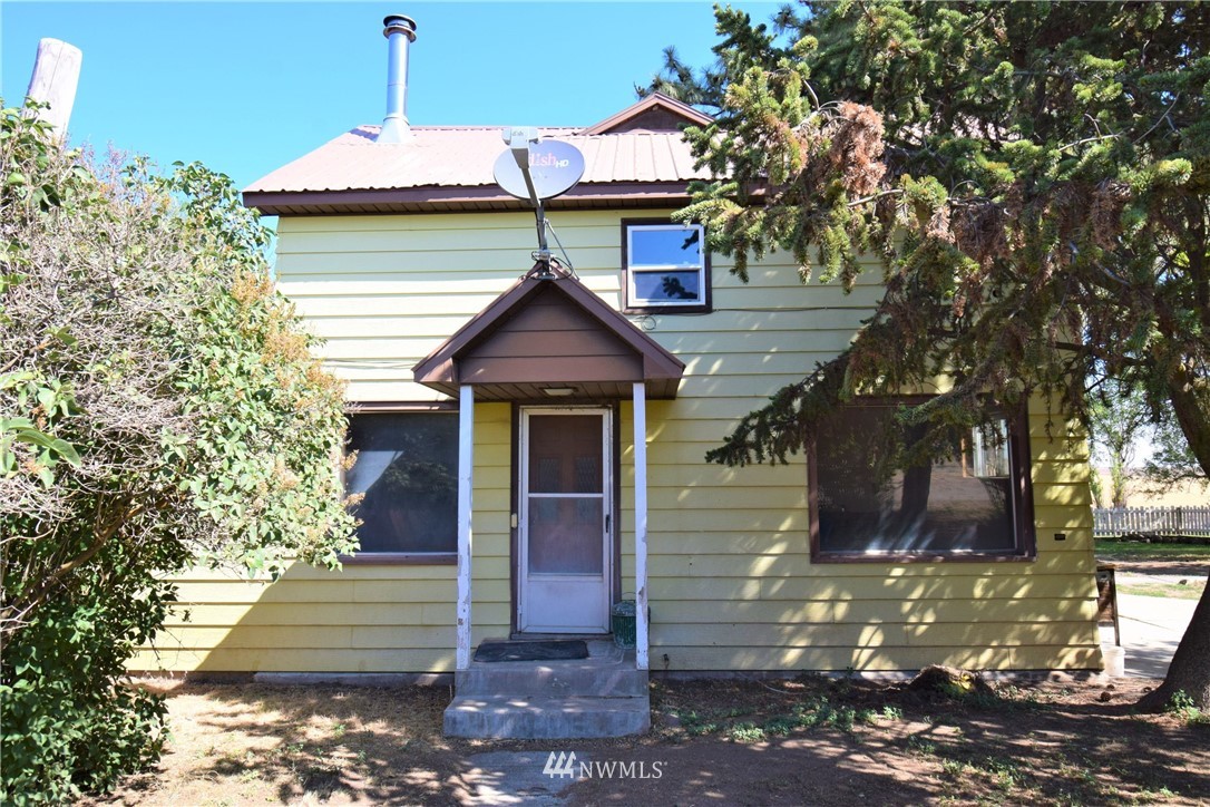 230 North Division Road Waterville, WA 98858 - Photo 2 of 40