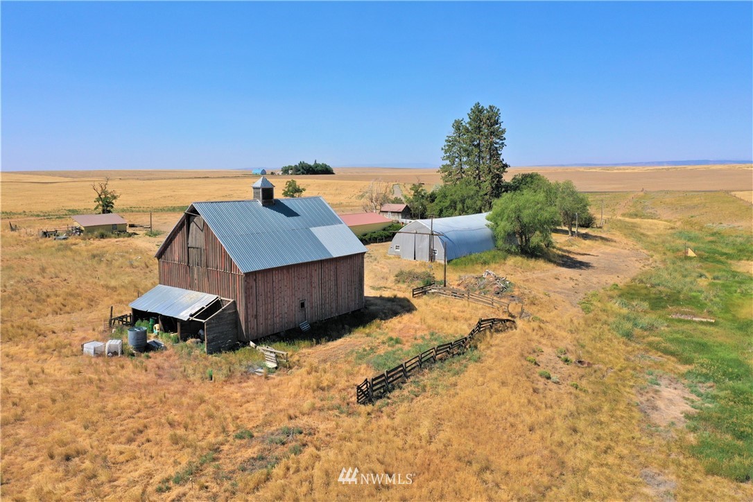 230 North Division Road Waterville, WA 98858 - Photo 11 of 40