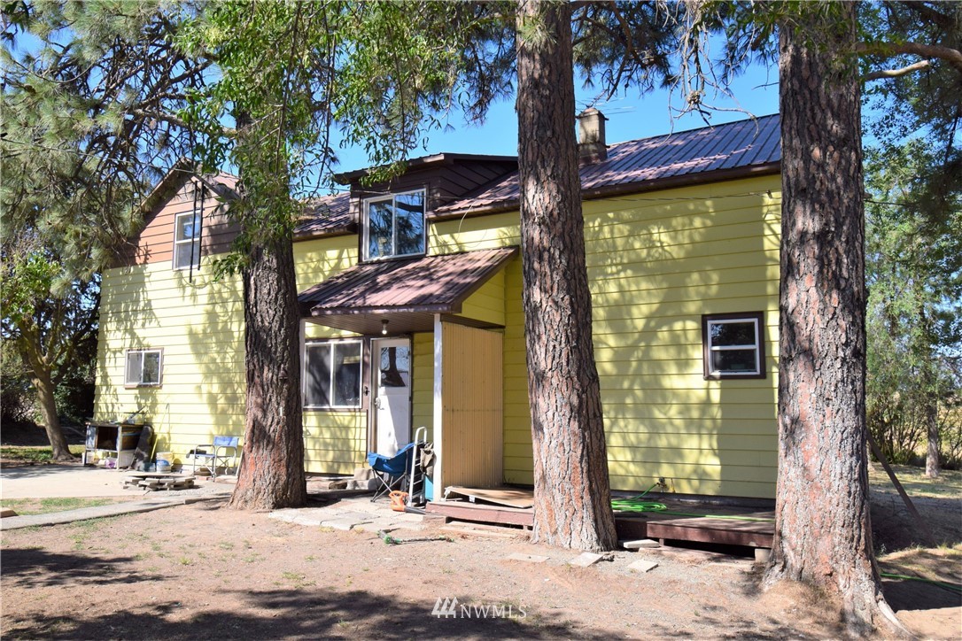 230 North Division Road Waterville, WA 98858 - Photo 3 of 40