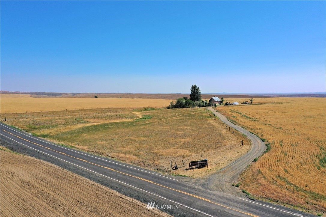 230 North Division Road Waterville, WA 98858 - Photo 8 of 40