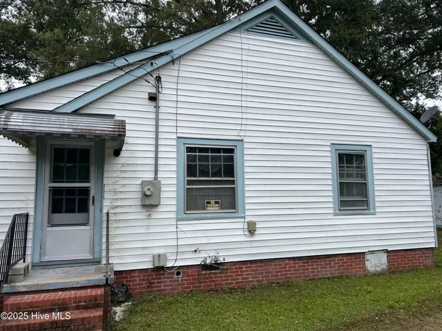 $75,000 | 306 Woodlawn Drive, Kinston, NC 28501