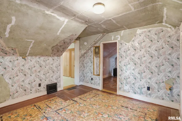 $300,000 | 228 South 2nd Street, Le Claire, IA 52753