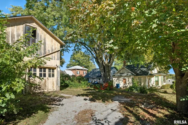 $300,000 | 228 South 2nd Street, Le Claire, IA 52753