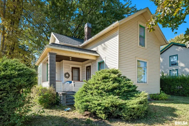 $300,000 | 228 South 2nd Street, Le Claire, IA 52753