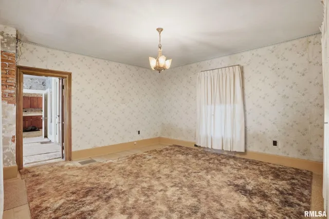 $300,000 | 228 South 2nd Street, Le Claire, IA 52753