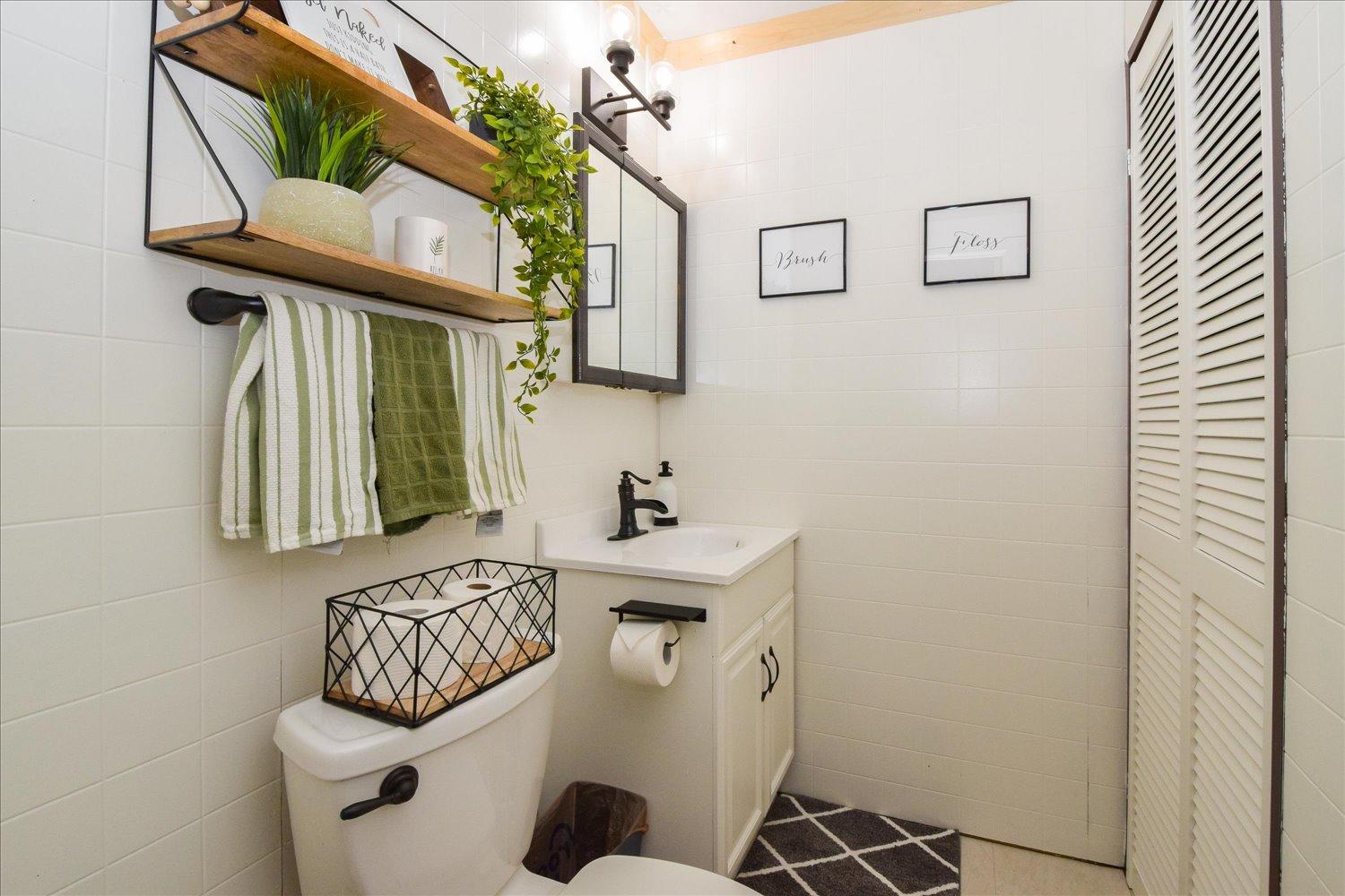 1535 Mountain View Road Vinton, VA 24179 - Photo 14 of 20 a bathroom with a sink a toilet and mirror