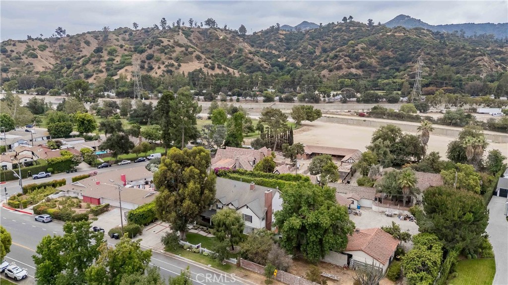 1714 Riverside Drive Glendale, CA 91201 - Photo 5 of 40