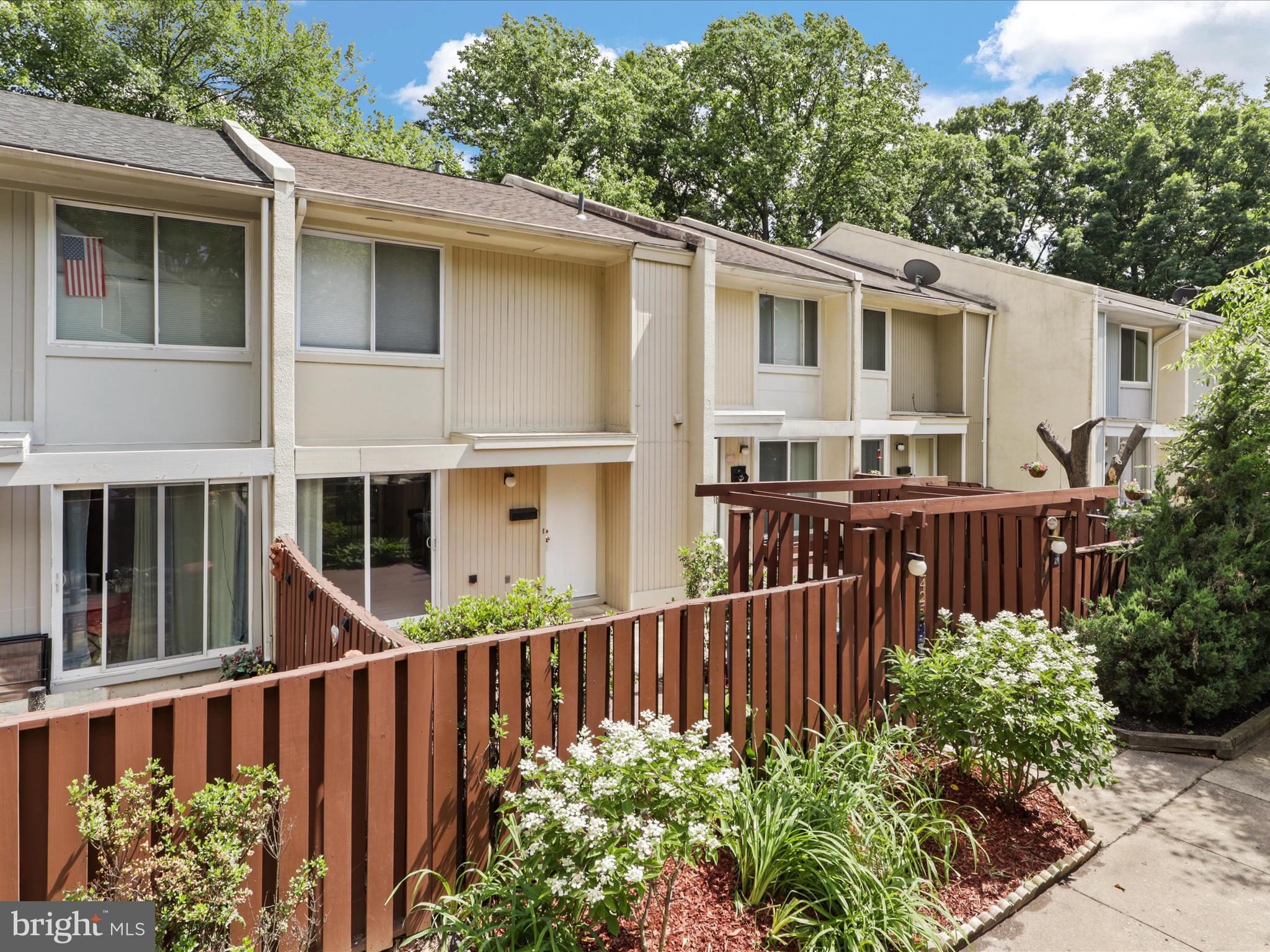 2425 Southgate Square Reston, VA 20191 - Photo 2 of 50