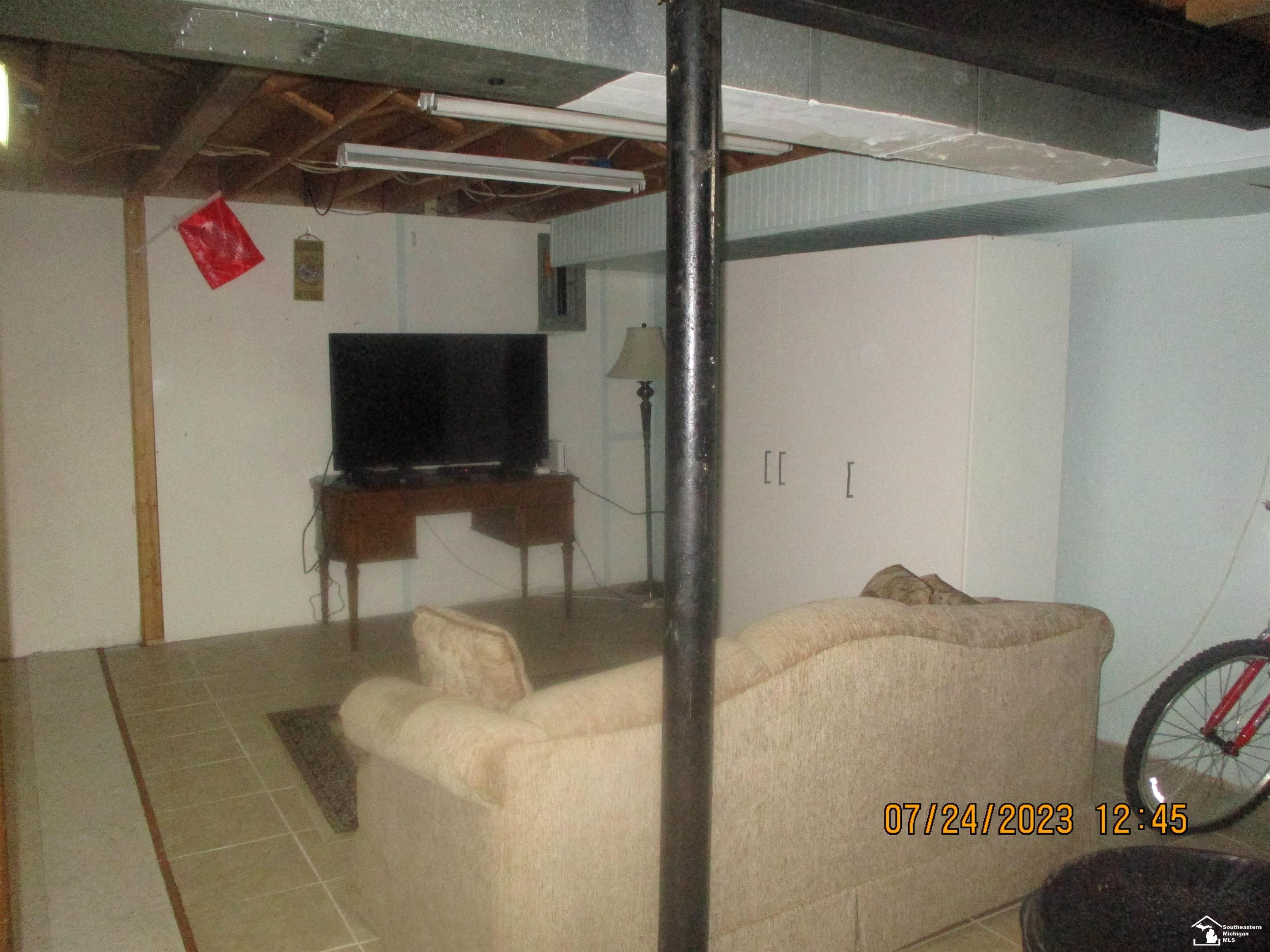 12703 Ronda Southgate, MI 48195 - Photo 19 of 34 50116429-18.JPG