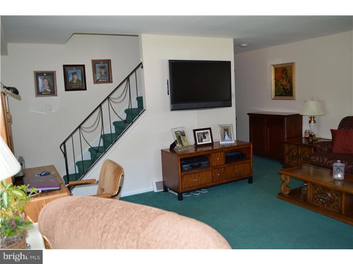 1442 Elson Road Brookhaven, PA 19015 - Photo 5 of 25 Living Room