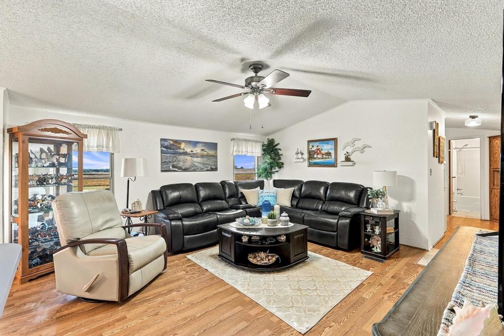 934 Elm Grove Road Valley View, TX 76272 - Photo 11 of 30 Gallery Image 11