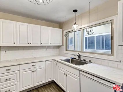 $2,295,000 | 104 Sunridge Street, Playa del Rey, CA 90293