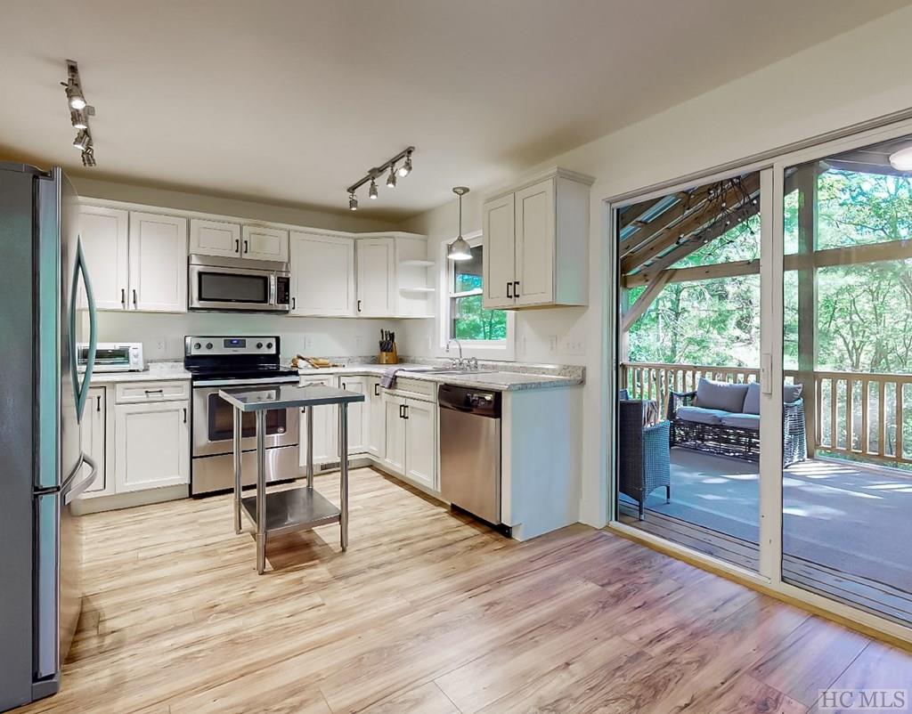 395 Satulah Ridge Road Highlands, NC 28741 - Photo 10 of 37 Gallery Image 10