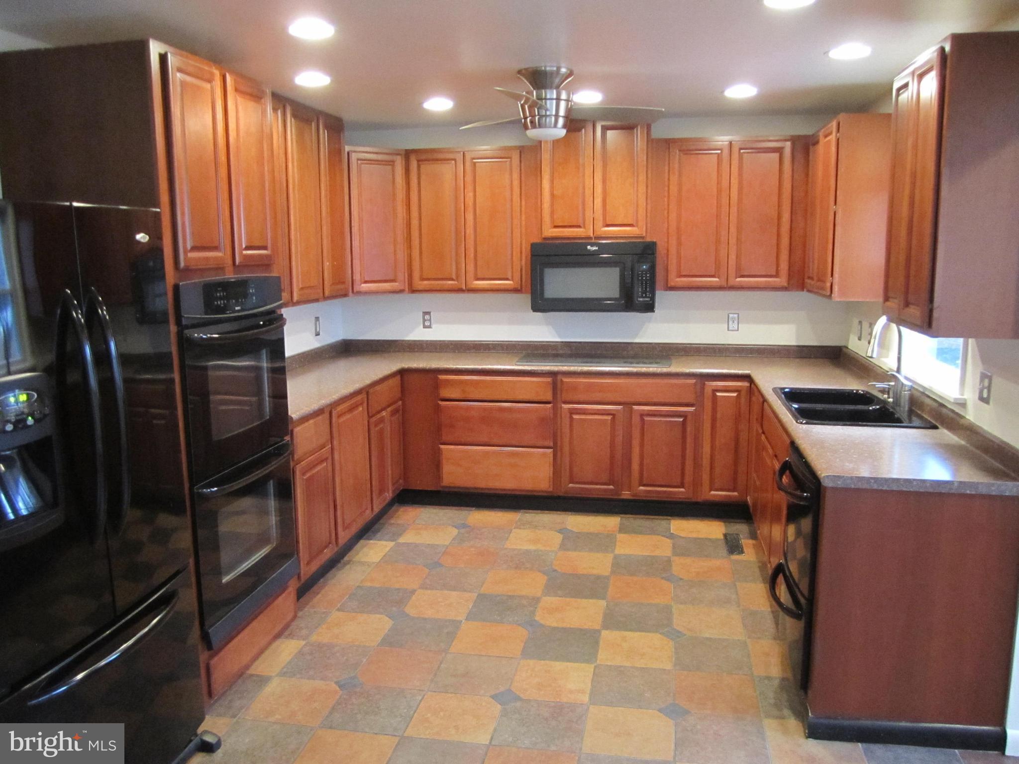 702 West Maple Road Linthicum Heights, MD 21090 - Photo 3 of 27 Kitchen