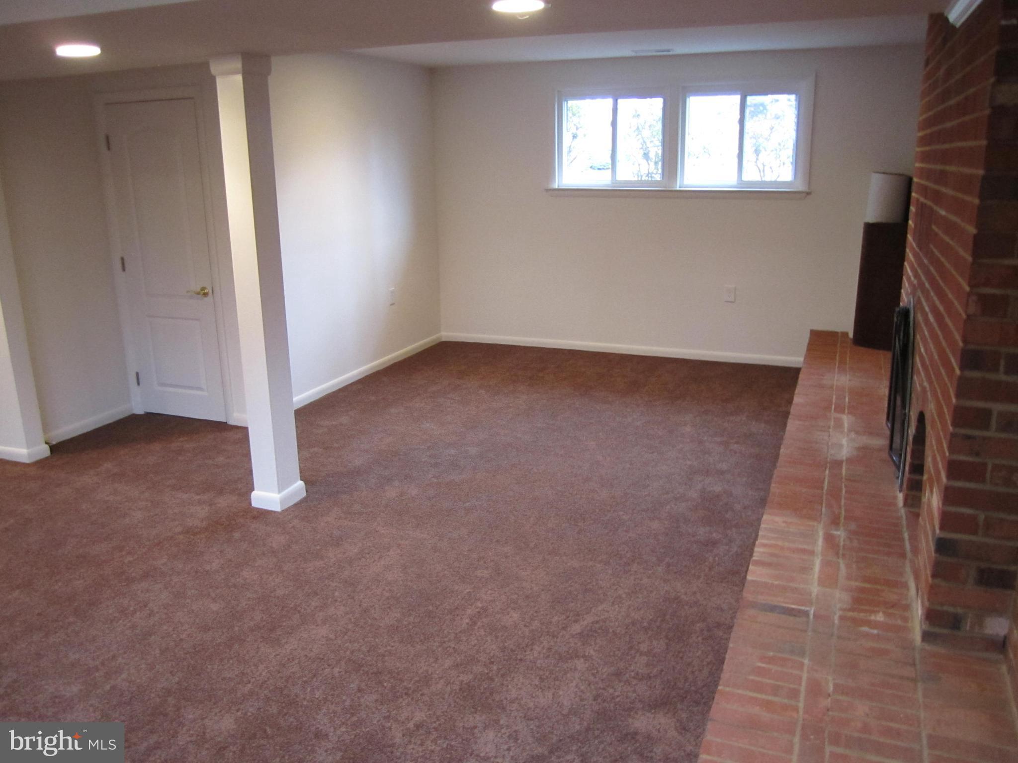 702 West Maple Road Linthicum Heights, MD 21090 - Photo 22 of 27 Family Room