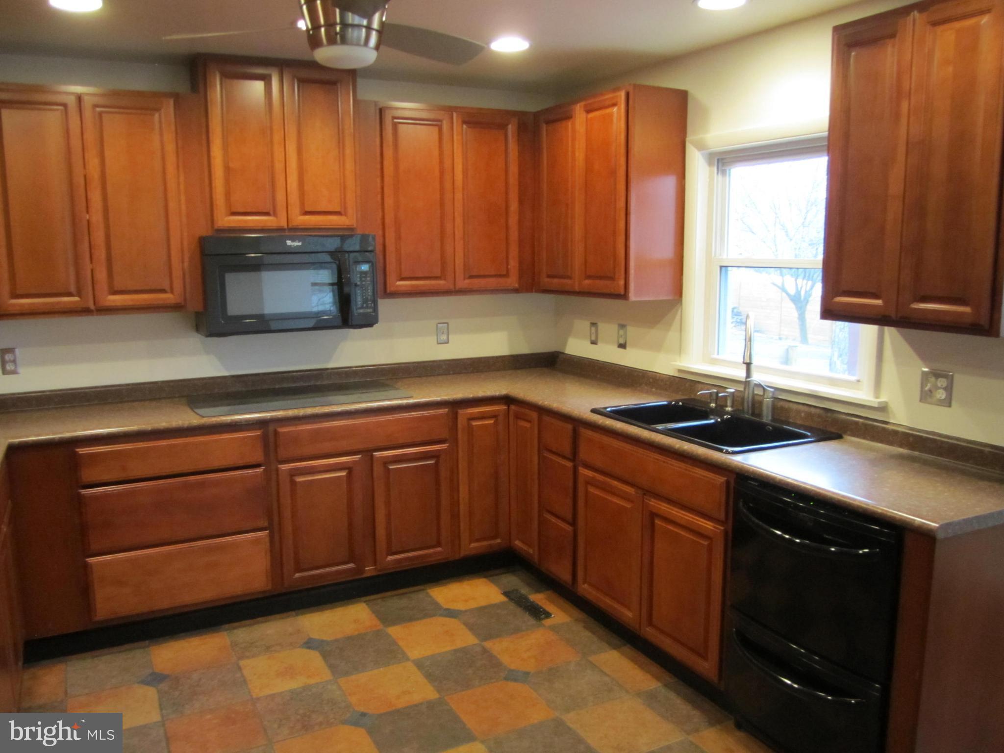 702 West Maple Road Linthicum Heights, MD 21090 - Photo 4 of 27 Kitchen