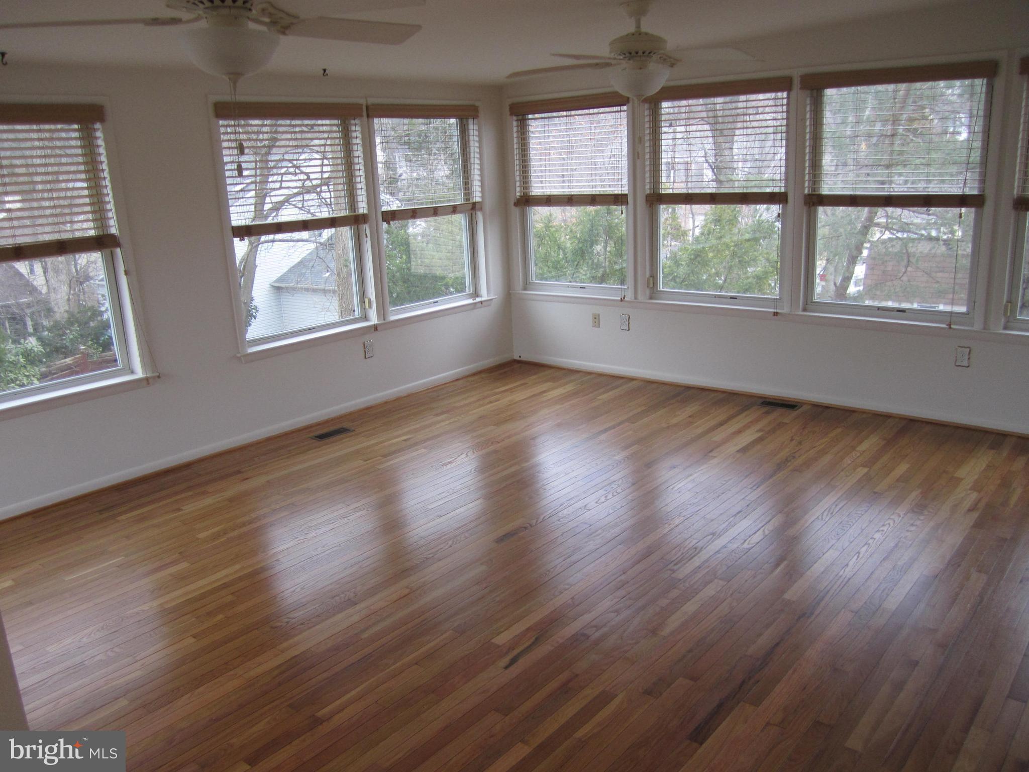 702 West Maple Road Linthicum Heights, MD 21090 - Photo 7 of 27 Family Room