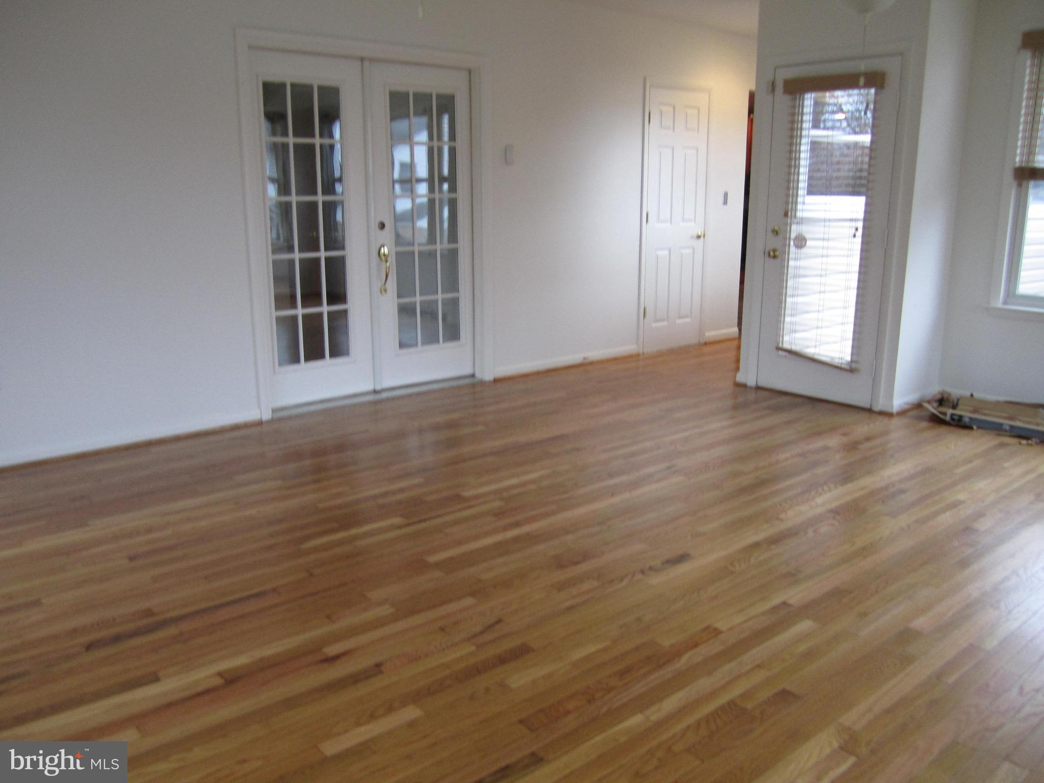 702 West Maple Road Linthicum Heights, MD 21090 - Photo 8 of 27 Family Room