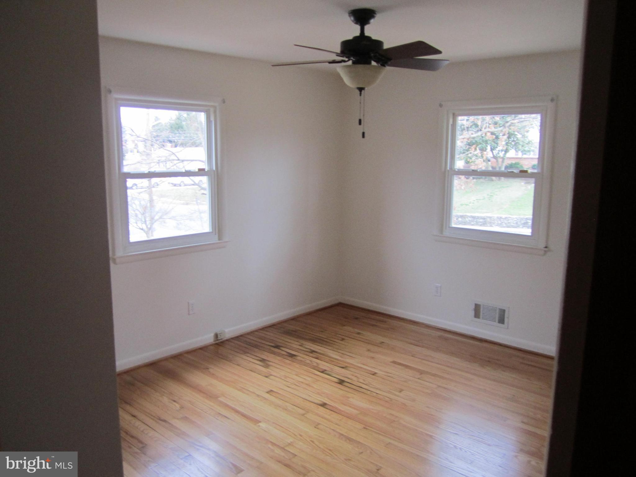 702 West Maple Road Linthicum Heights, MD 21090 - Photo 10 of 27 Bedroom