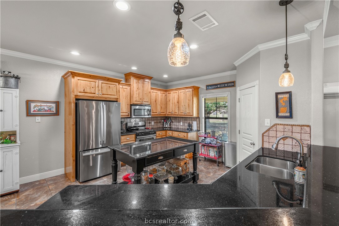 8748 Tejas Ranch Loop Bryan, TX 77808 - Photo 8 of 39 Gallery Image 8
