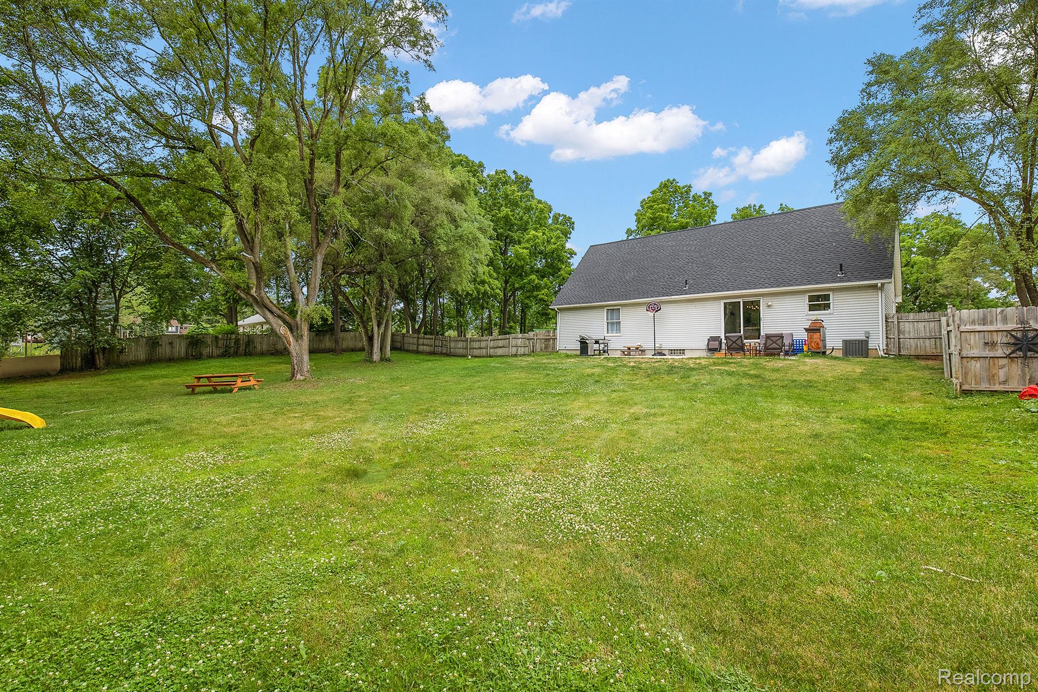 810 East Buell Road Rochester, MI 48306 - Photo 7 of 38 Gallery Image 7