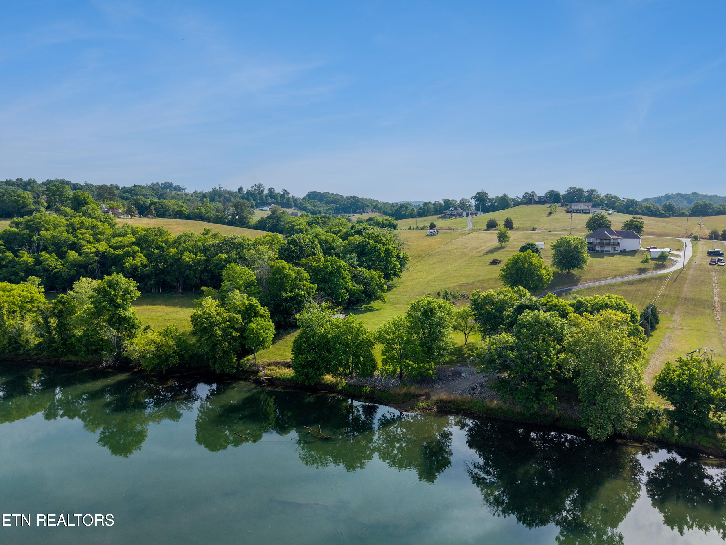 1740 Holston River Drive Rutledge, TN 37861 - Photo 5 of 19 1704_holston_river_dr_0012